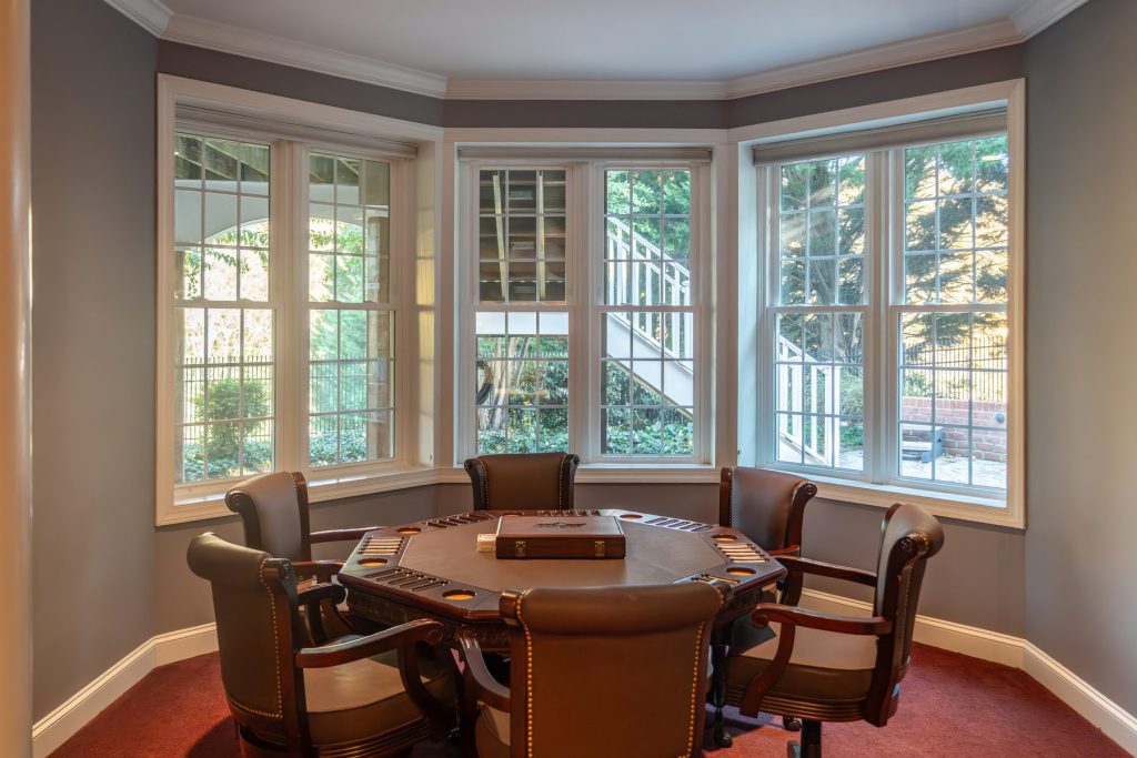 Vytex Fortis bay window in a dining area