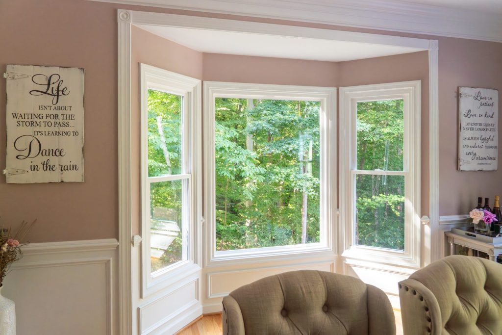 Vytex Georgetown Elite windows in a living room
